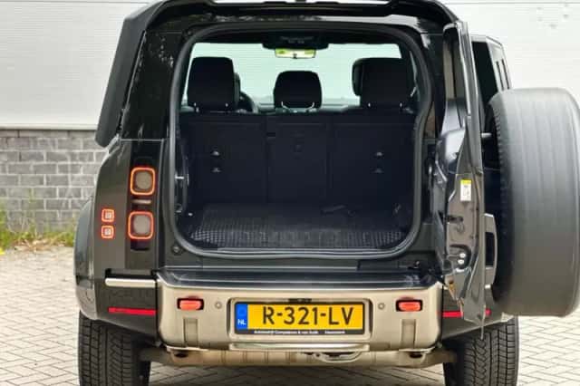Land Rover Defender (2022) thumbnail 4