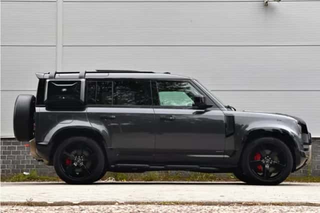 Land Rover Defender (2022) thumbnail 5