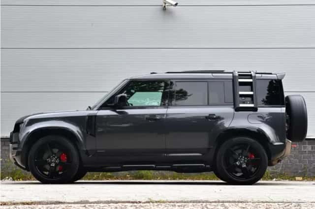 Land Rover Defender (2022) thumbnail 6