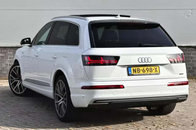 Audi Q7 (2016) thumbnail 2