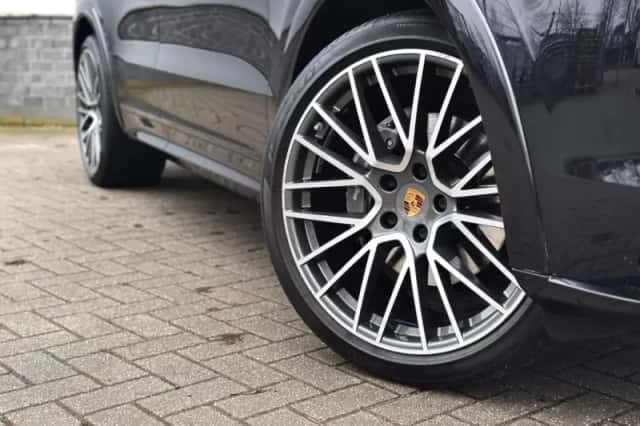 Porsche Cayenne Coupé (2022) thumbnail 3