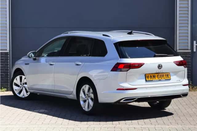 Volkswagen Golf (2021) thumbnail 2