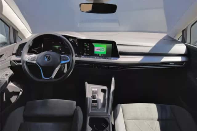 Volkswagen Golf (2021) thumbnail 3