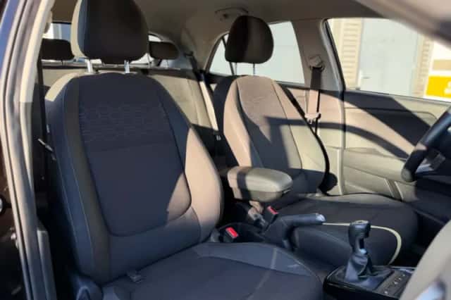 Kia Rio (2022) thumbnail 5