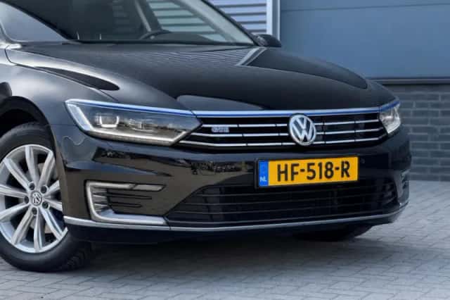 Volkswagen Passat (2015) thumbnail 2