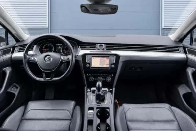 Volkswagen Passat (2015) thumbnail 3