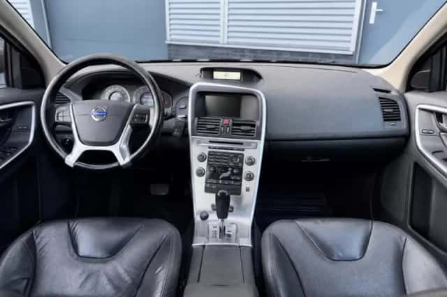 Volvo XC60 (2010) thumbnail 3