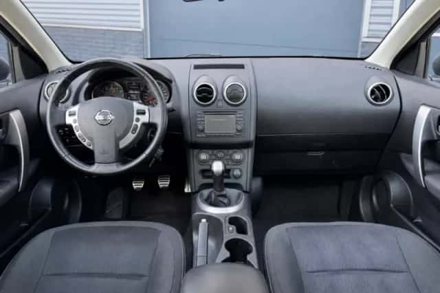 Nissan Qashqai (2013) thumbnail 3