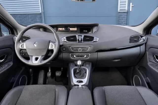 Renault Scénic (2011) thumbnail 3