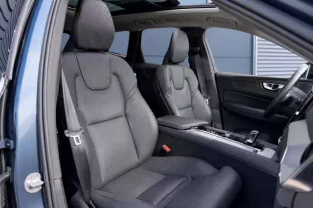 Volvo XC60 (2024) thumbnail 4