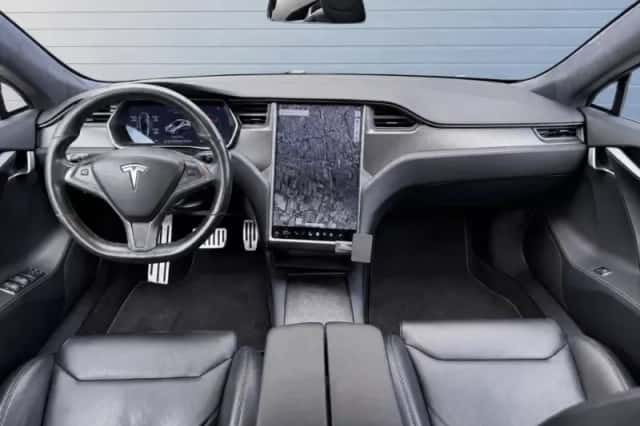 Tesla Model S (2018) thumbnail 4