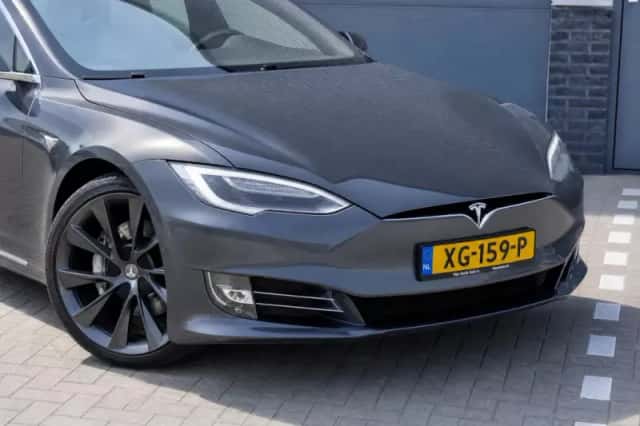 Tesla Model S (2018) thumbnail 6
