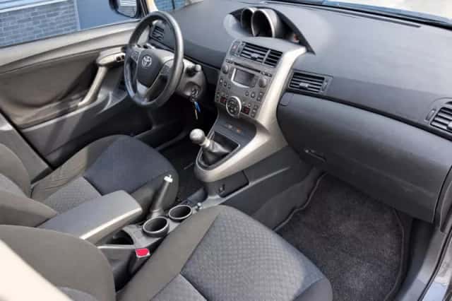 Toyota Verso (2009) thumbnail 3
