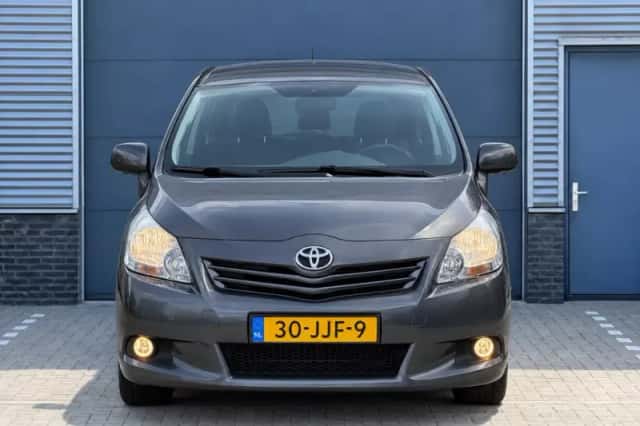 Toyota Verso (2009) thumbnail 6