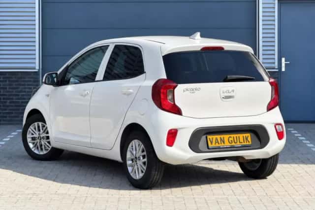 Kia Picanto (2022) thumbnail 3