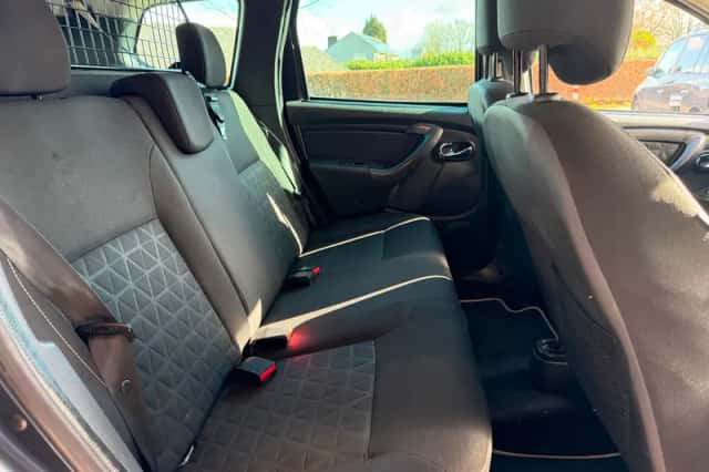 Dacia Duster (2014) thumbnail 6