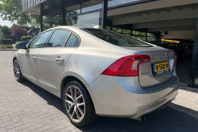 Volvo S60 (2013) thumbnail 3