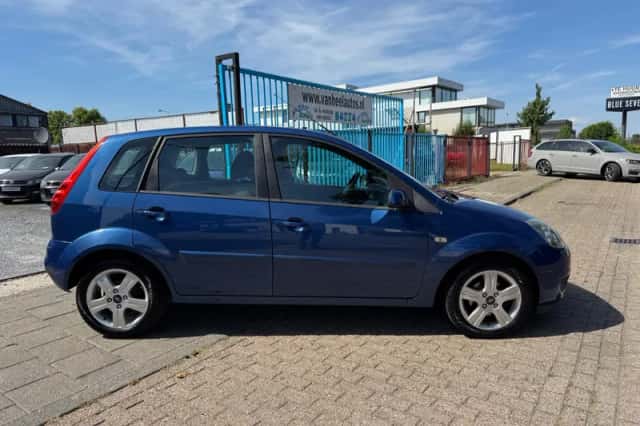 Ford Fiesta (2008) thumbnail 4