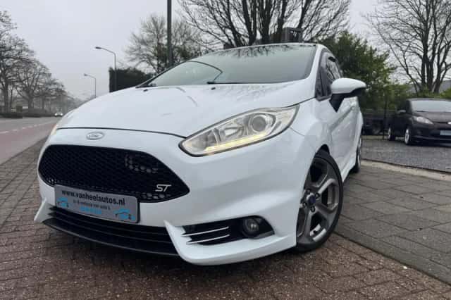 Ford Fiesta (2013) thumbnail 1