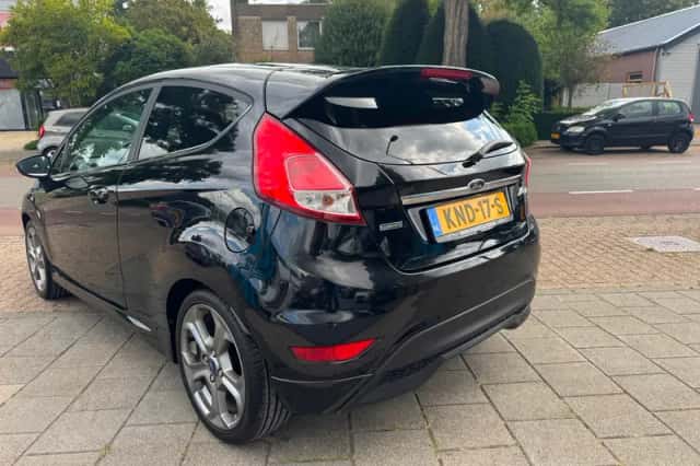Ford Fiesta (2014) thumbnail 5