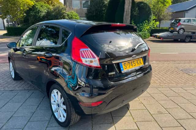 Ford Fiesta (2016) thumbnail 5