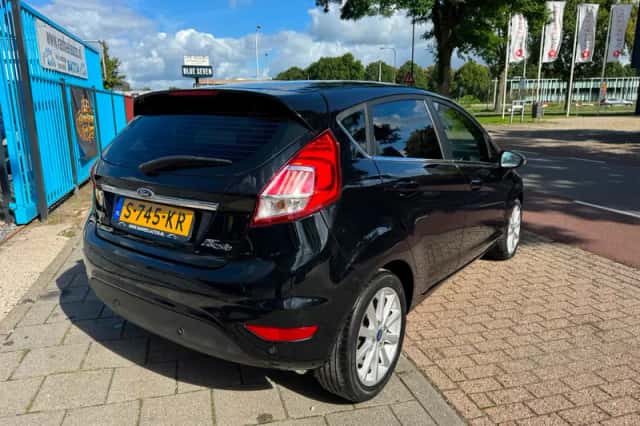 Ford Fiesta (2016) thumbnail 6