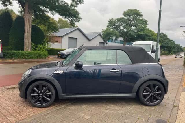MINI Cabrio (2012) thumbnail 3