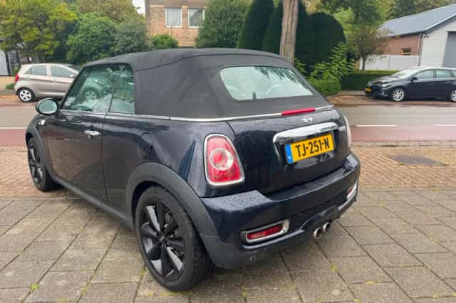 MINI Cabrio (2012) thumbnail 5
