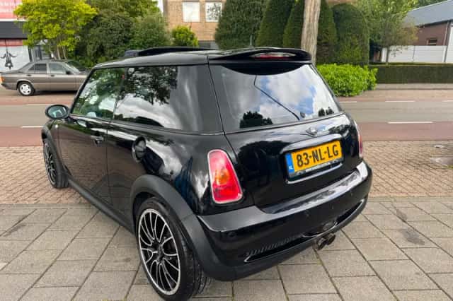 MINI Cooper S (2002) thumbnail 5