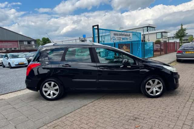 Peugeot 308 (2009) thumbnail 4