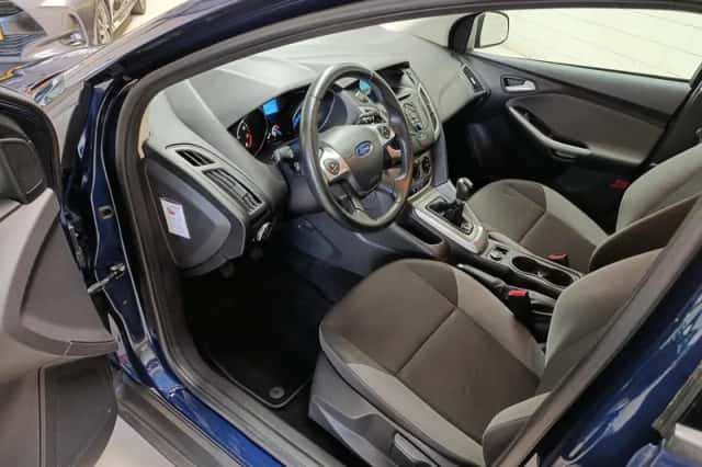 Ford Focus (2013) thumbnail 2