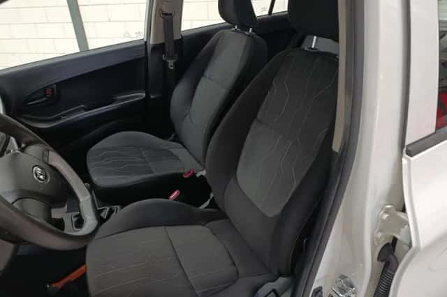 Kia Picanto (2015) thumbnail 3