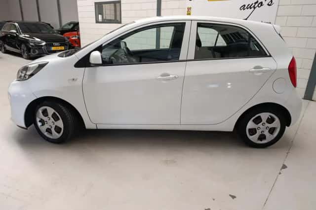 Kia Picanto (2015) thumbnail 4