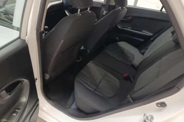 Kia Picanto (2015) thumbnail 5