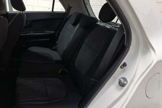 Kia Picanto (2015) thumbnail 6