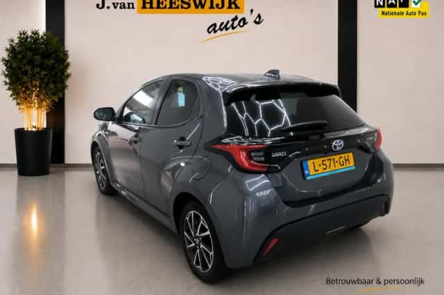 Toyota Yaris (2021) thumbnail 4