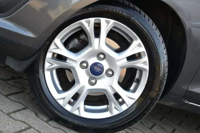 Ford Fiesta (2016) thumbnail 5