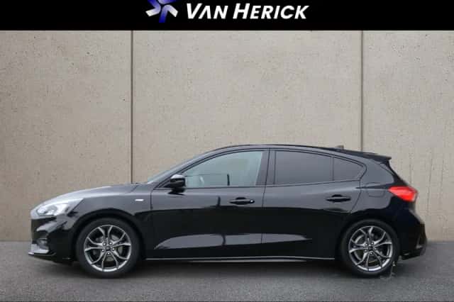 Ford Focus (2018) thumbnail 2
