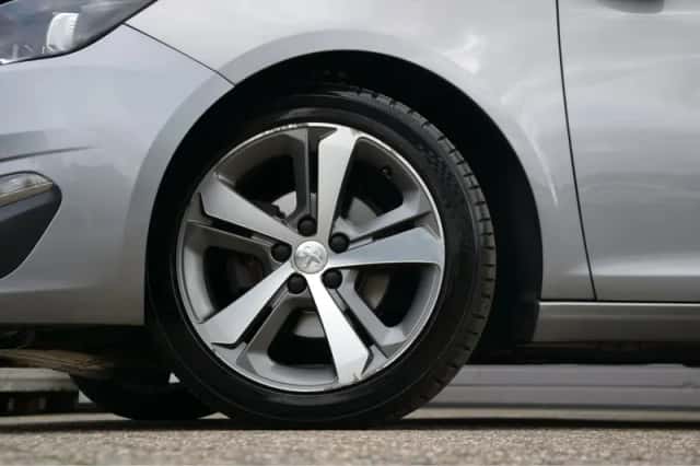 Peugeot 308 (2014) thumbnail 5