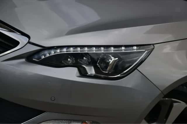Peugeot 308 (2014) thumbnail 6