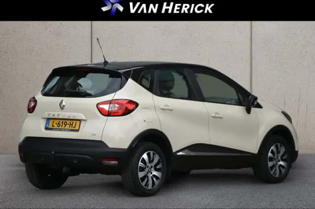 Renault Captur (2016) thumbnail 4