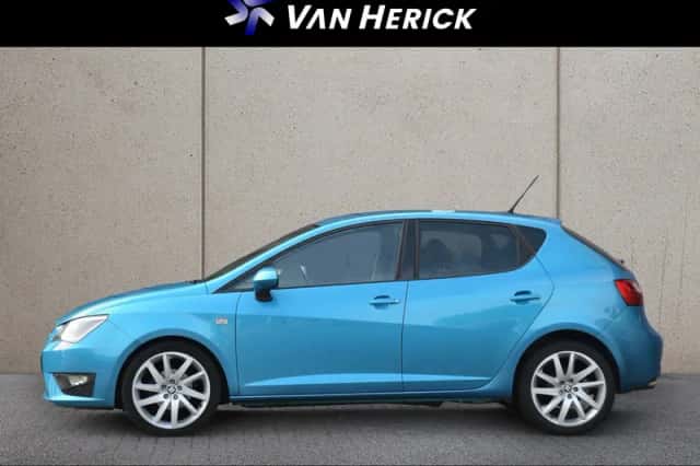 SEAT Ibiza (2015) thumbnail 2