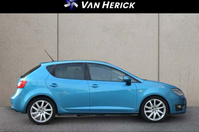 SEAT Ibiza (2015) thumbnail 3