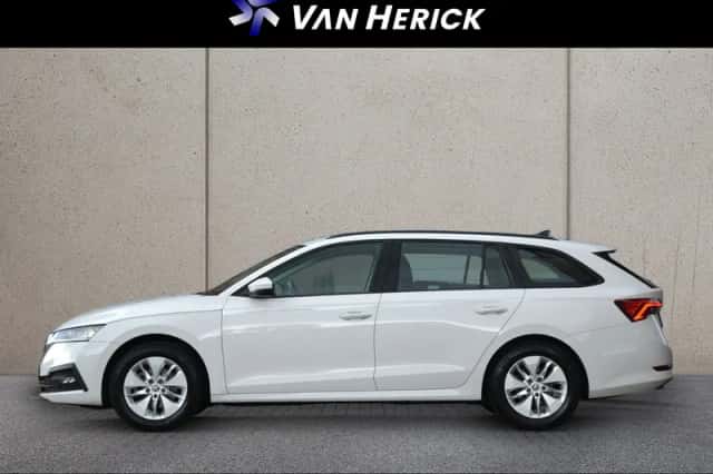 Škoda Octavia (2021) thumbnail 2