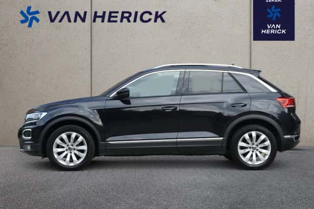 Volkswagen T-Roc (2022) thumbnail 2