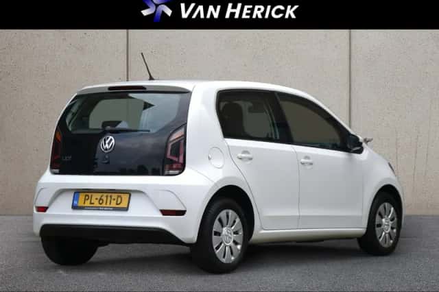 Volkswagen Up! (2017) thumbnail 4