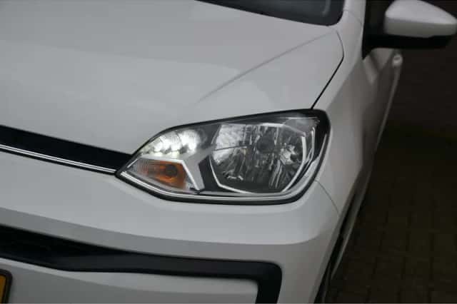 Volkswagen Up! (2017) thumbnail 5