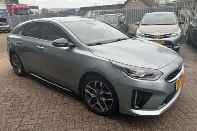 Kia ProCeed (2019) thumbnail 3