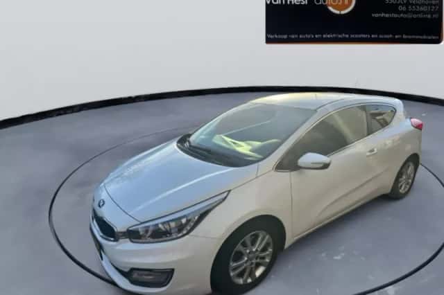 Kia Ceed (2015) thumbnail 4
