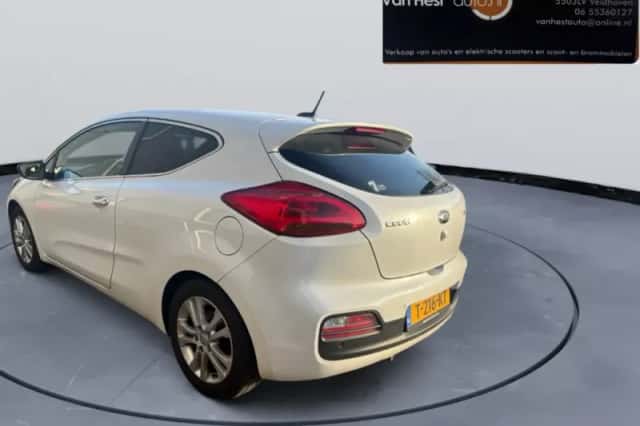 Kia Ceed (2015) thumbnail 5